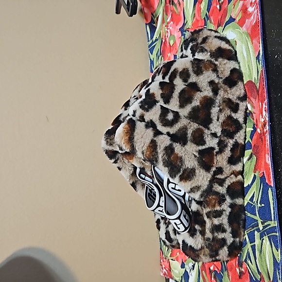NWOT UGG Leopard Slides - Picture 4 of 10